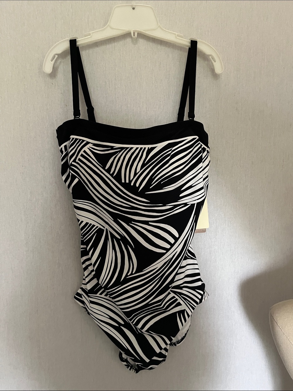 NWT Gottex The Essentials Black and White One-Piece Swimsuit size 12